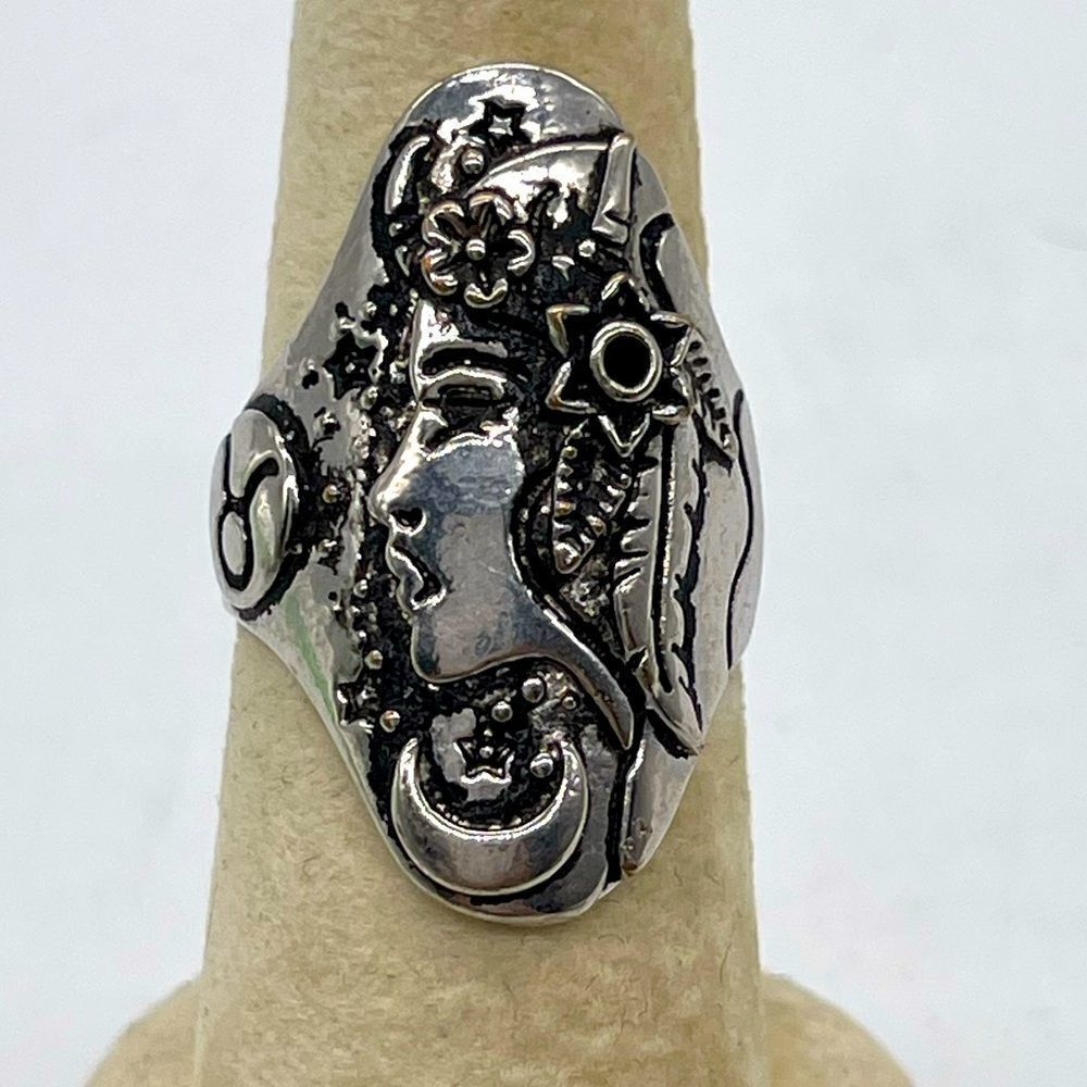 Sterling Silver 925 Ring w/ Flower Girl design